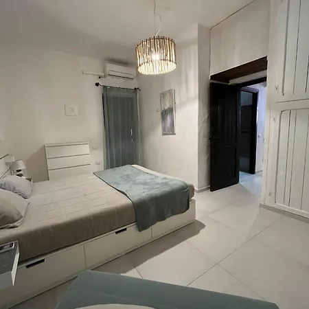 Casa Evelyn Capo Blu *