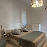 Casa Evelyn Capo Blu *